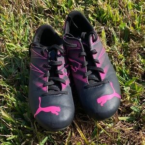 PUMA Kid's Soccer Cleats Girls Attacanto Ground Sneakers Black Pink  Size 4